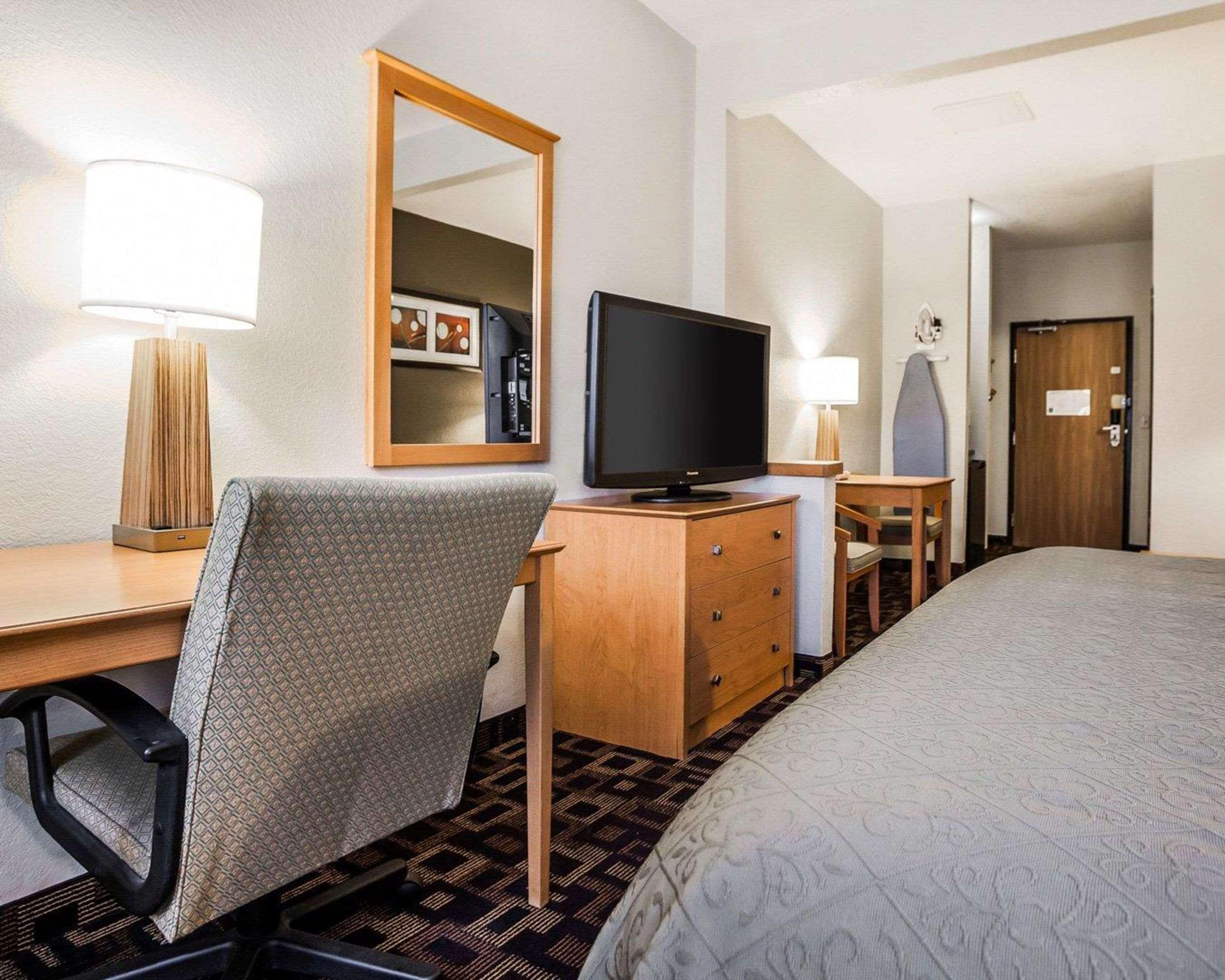 Quality Inn & Suites Des Moines Airport Exterior foto