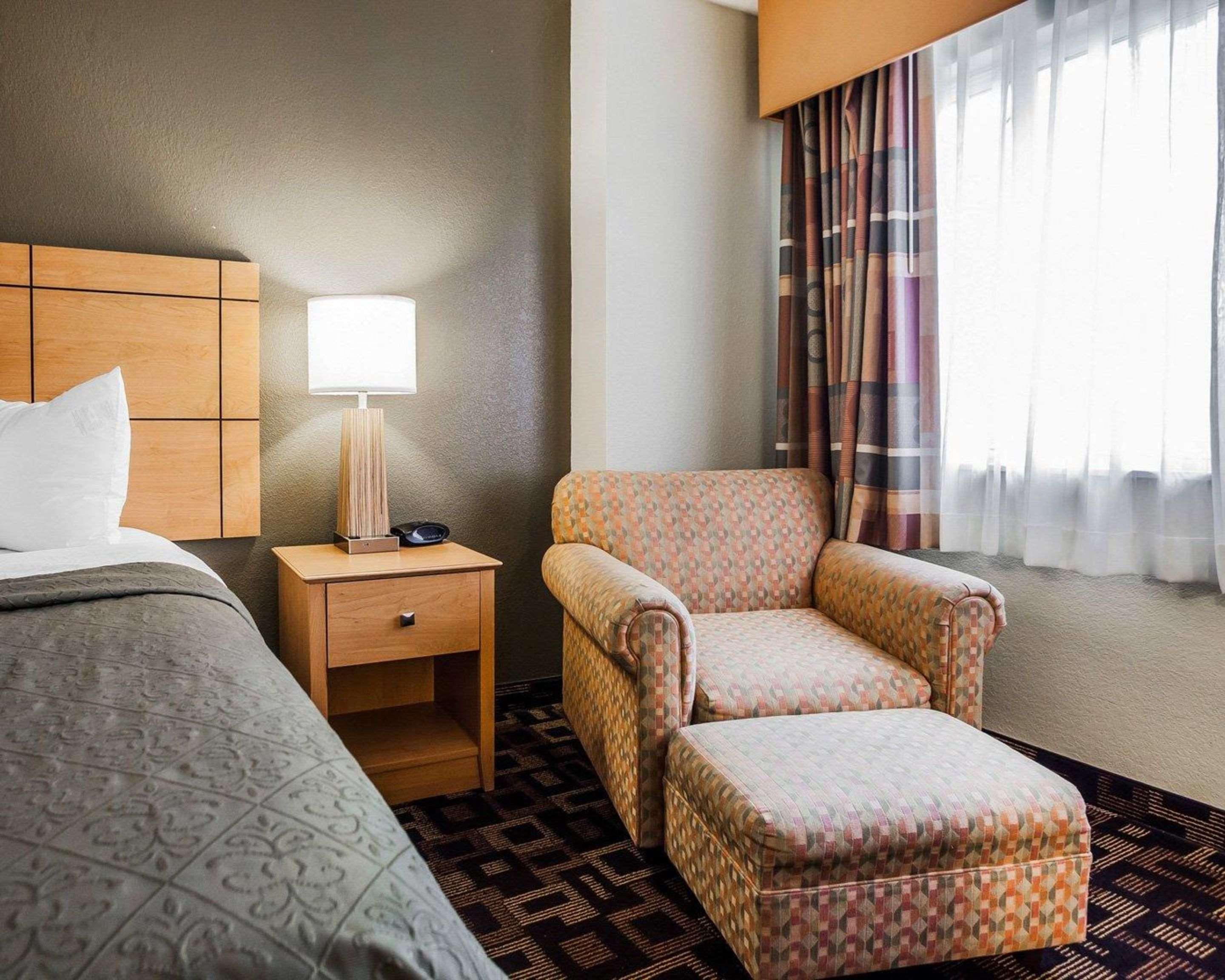 Quality Inn & Suites Des Moines Airport Exterior foto