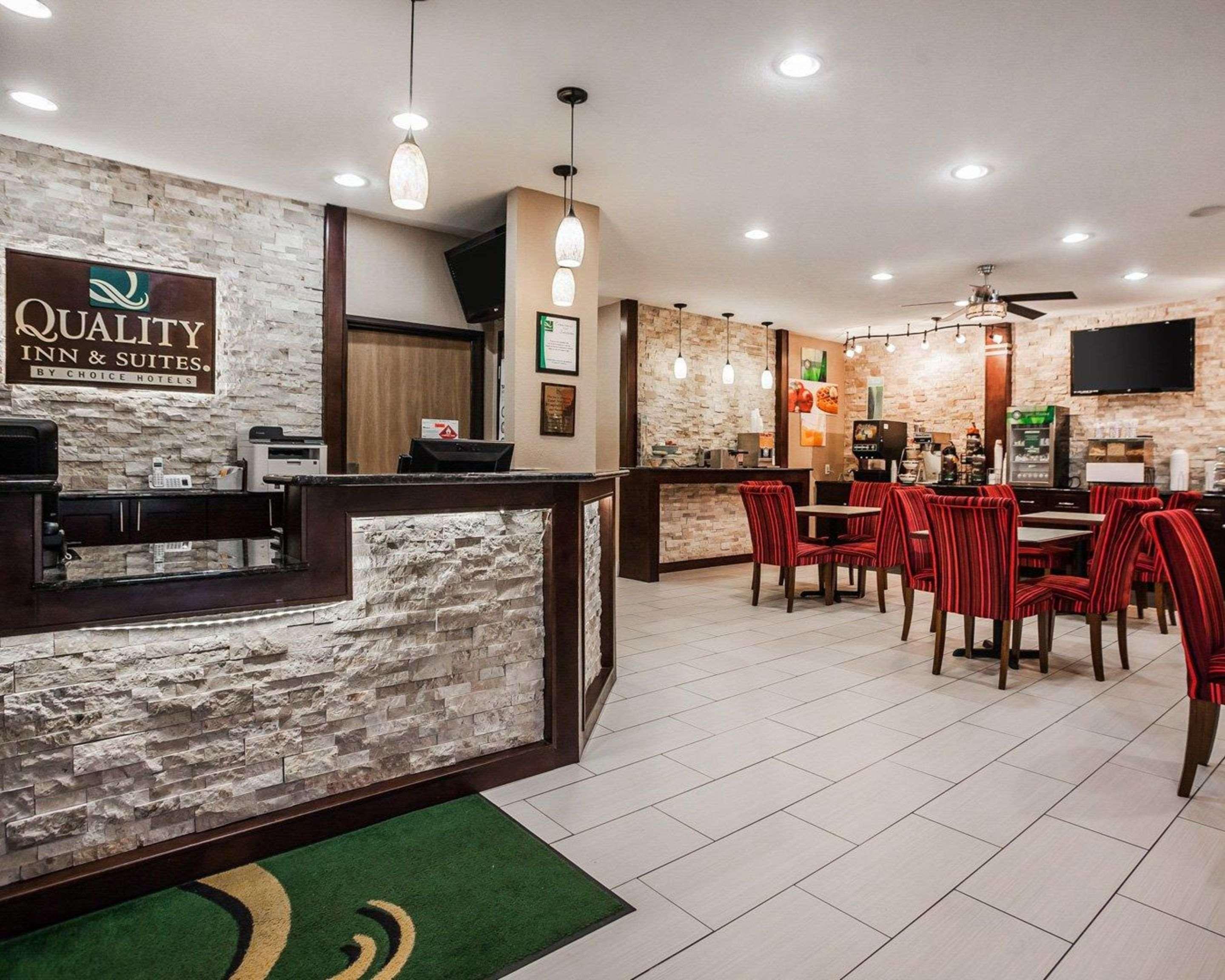 Quality Inn & Suites Des Moines Airport Exterior foto