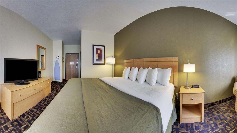 Quality Inn & Suites Des Moines Airport Exterior foto